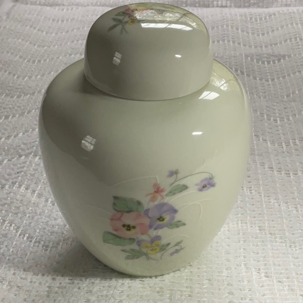Vintage RUSS &Co JAPAN Pastel Pansies Lidded Ginger Jar